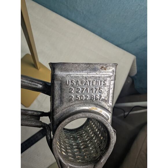 VTG MOULI CHEESE-FOOD GRATER 1950's-Works-Made In France Kitchen Classic - Picture 8 of 8